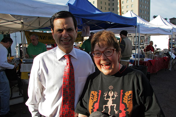 Jutta Engelhardt with Phoenix Mayor Phil Gordon at the Phoenix Farmers Market in Phoenix, Arizona